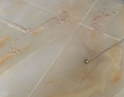 乌兰瓷砖空鼓维修公司分享粘合剂选择不当在瓷砖铺贴过程中可能导致以下问题