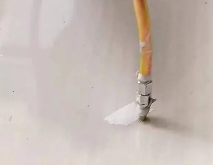 乌兰瓷砖空鼓维修公司专业解答在瓷砖铺贴过程中，如果使用的砂料过粗（如全部使用了粗砂），可能会导致以下问题